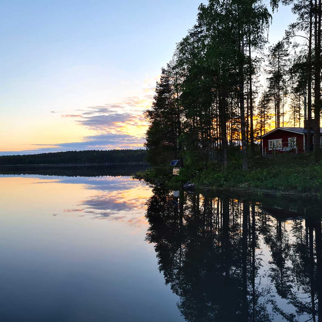 The cabin is located at the end of a cape